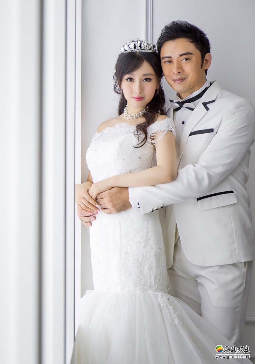 贾晓晨晒出婚纱照片：庆祝与樊少皇结婚两周年