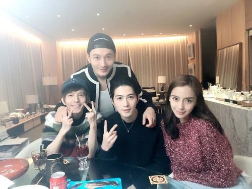 陈学冬＆郭敬明＆黄晓明＆Angelababy晒合照