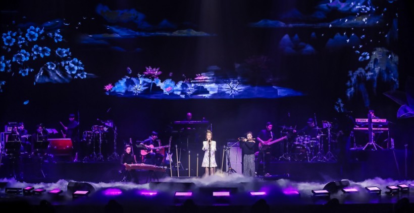 谢春花“花开时”北京演唱会：整场演出韵味足