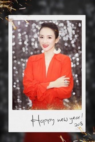 章子怡晒照片：红唇白皙，笑容甜美，妩媚端庄