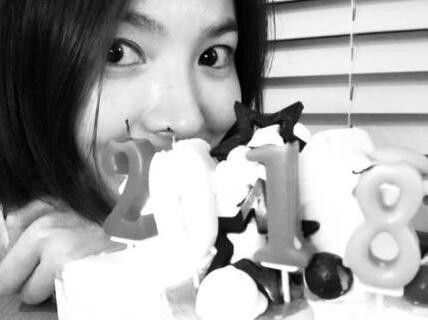 宋慧乔SNS上写道“Happy new year”  明朗的笑容传达新年问候
