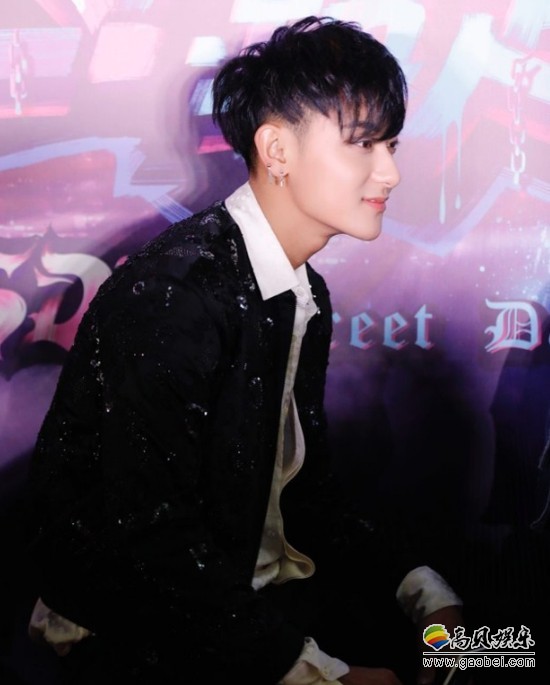 黄子韬现身中国首档街舞选拔类真人秀《这！就是街舞》官方发布会