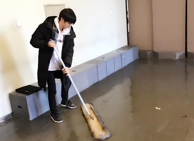 北京电影学院老师隋兰发文大力表扬学生王俊凯：称他学习认真努力