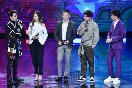 《奇迹时刻》发布会:侯佩岑期待三胎生女,黄国伦否认亏损千万 《奇迹时刻》发布会:侯佩岑期待三胎生女,黄国伦否认亏损千万