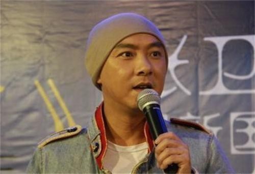 张卫健二弟张卫彝被发现昏迷香港家中：救护员到场后确认已死亡