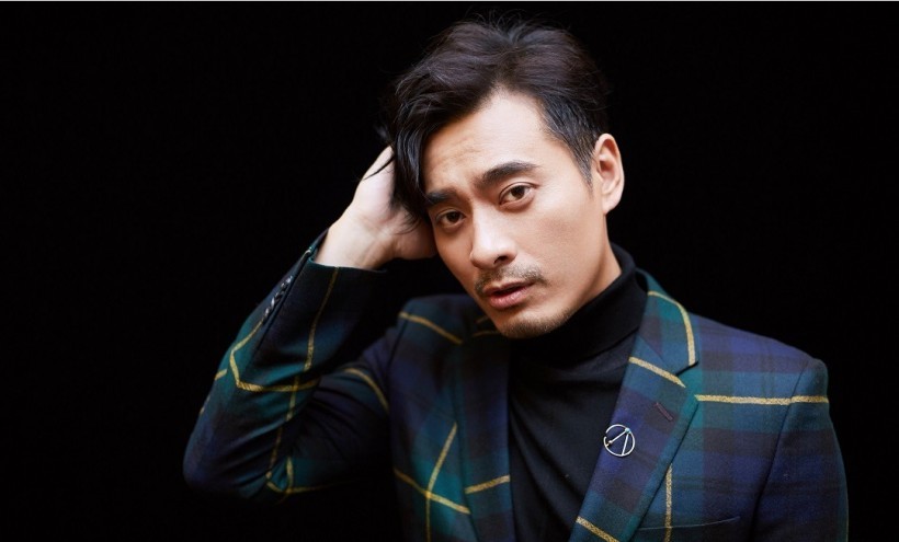 陈龙暖冬风格写真：新年大变样，留起邪魅小胡子变身时尚小叔