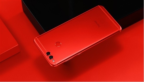 CES2018：荣耀推出7X红色版手机！全球限量两万台
