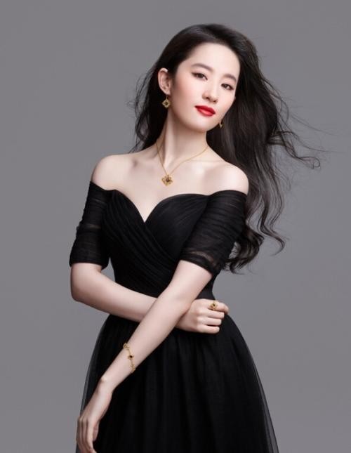 刘亦菲突发感慨是为撕新戏剧组？知情人士表示：“拍摄一切正常”