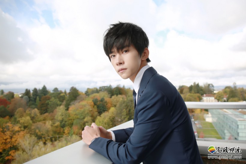 某公益颁奖典礼落幕！正能量榜样：易烊千玺公益号召力获肯定