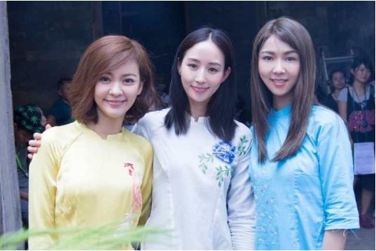 《闺蜜2》曝光“重聚版”预告及海报：定档于元宵节内地公映