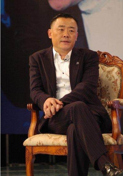 周立波纽约出庭被检控5项罪名：如果罪名成立将面临21年刑期