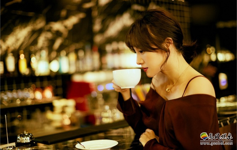 章龄之写真大片：“少女章”时尚再升级！气质优雅尽显小资格调