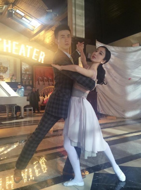 男友李川生日：娄艺潇“配心表情”送上祝福！情侣甜蜜感十足