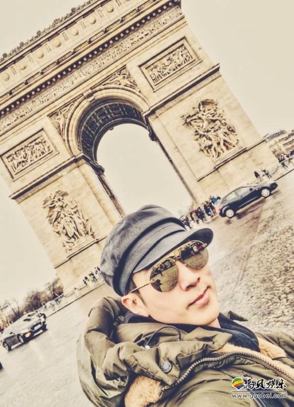 吴尊一家四口同游巴黎晒照：误将儿子Max的“他”打成了“它”