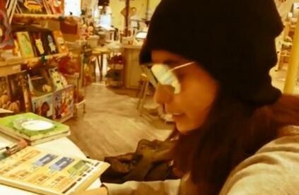 张柏芝现身台北信义区某间百货:专心画着油画!疑似心情不好 张柏芝现身台北信义区某间百货:专心画着油画!疑似心情不好