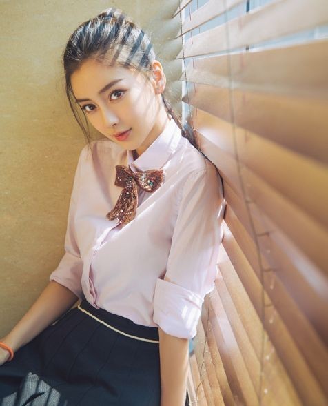 Angelababy (杨颖)：上海拍摄《欲望之城》笑容十分亲切甜美