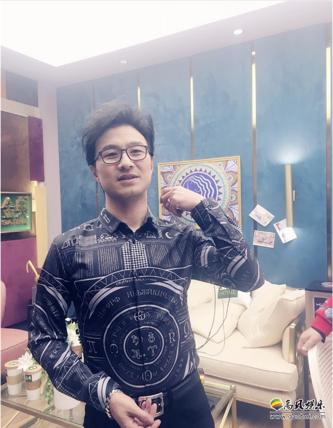 《歌手》节目：汪峰突破次元壁！刮掉爱惜的胡子！秒变“90后”