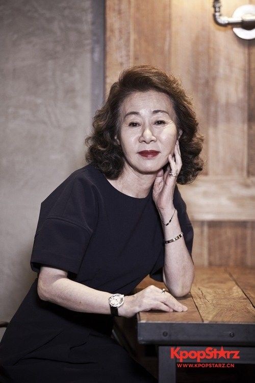 尹汝贞咖啡厅接受媒体的采访  谈到了后辈李昇基退伍后有见面