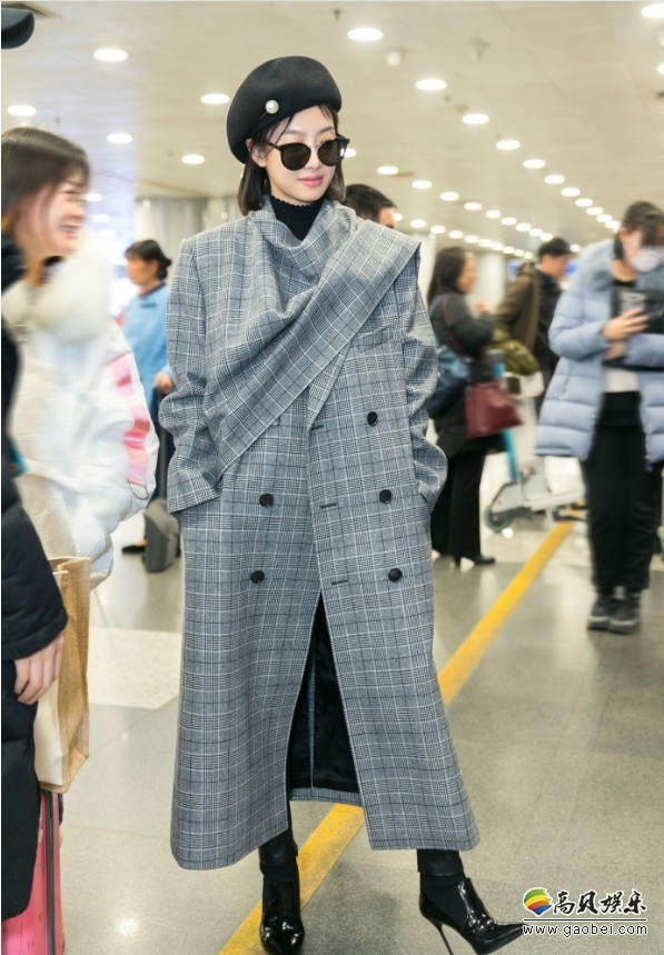 工作室发布宋茜现身机场美照：尽显高挑好身材，少女气质十足