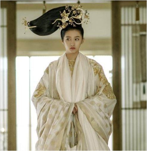 《凤囚凰》迎来首播：关晓彤剧中造型！遭网友调侃为“缝纫机”