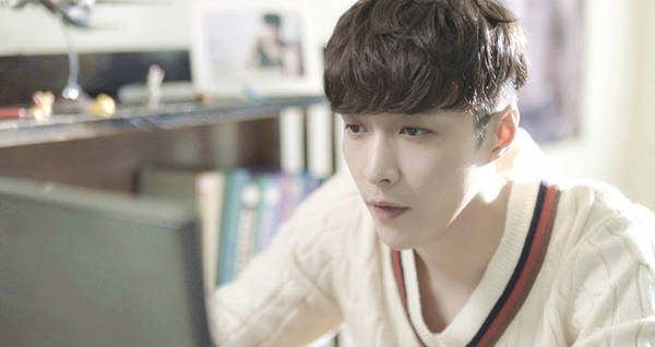 《我在你身边》主题曲《一切如你》MV上线：张艺兴惊喜出镜