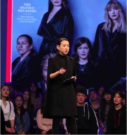 曾宝仪参与节目：《2018听我说》！她严肃地再次为父亲发声