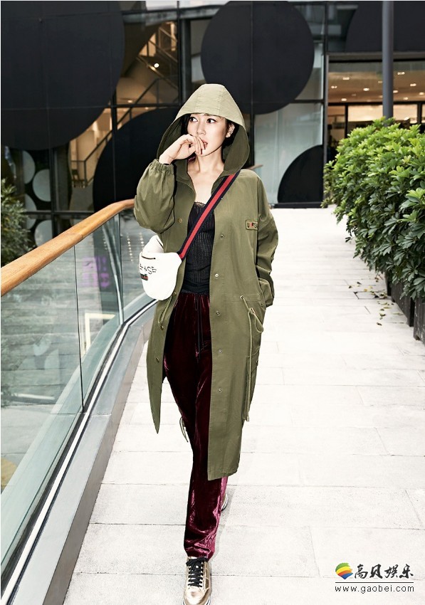 余男时尚街拍：时髦前卫混搭风！个性不失女人味，随性惬意