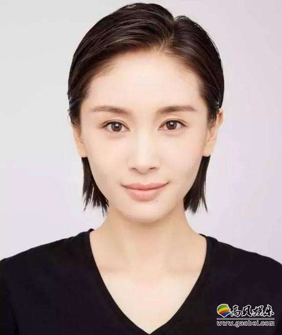 王子文晒自拍：躺在床上休息，素颜出镜，倦容疲惫，令人心疼
