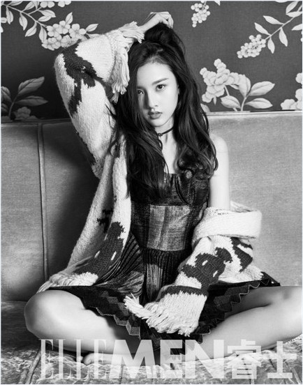 宋祖儿黑白写真：卷发纱裙尽显迷人魅力！复古时尚的质感十足