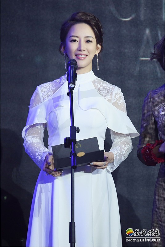“九球天后”潘晓婷出席2018小资盛典：获得“年度风尚运动员”