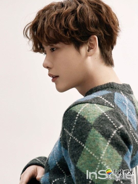 时尚杂志《InStyle》方面公开了演员李钟硕的采访内容