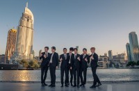 EXO 出席迪拜喷泉秀现场照片公开   享受着show和音乐超开心