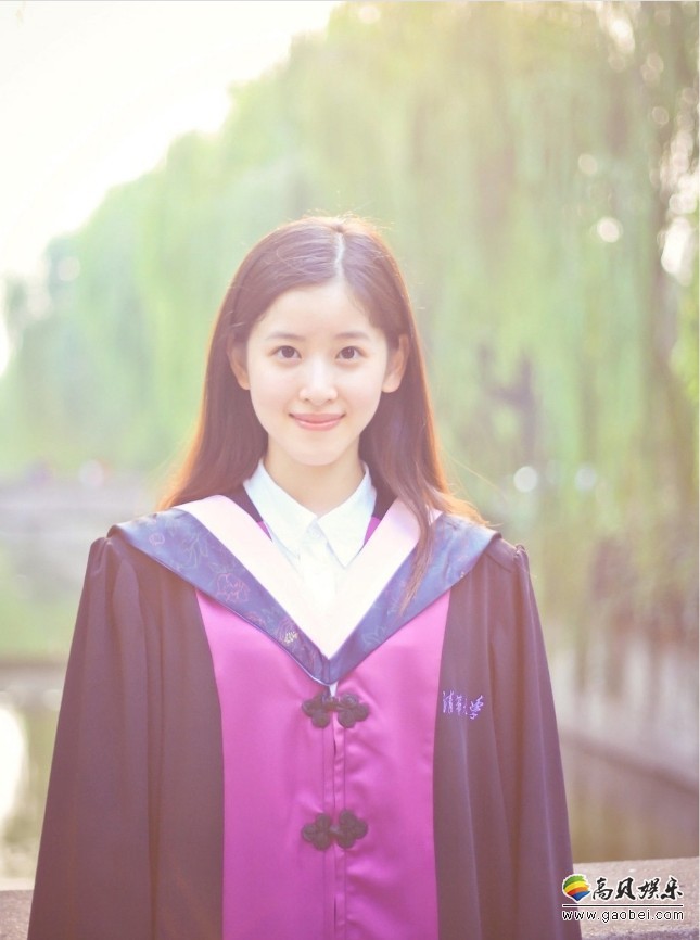 奶茶妹妹章泽天大学旧照曝光：五官清秀，眼神温柔，青春活力