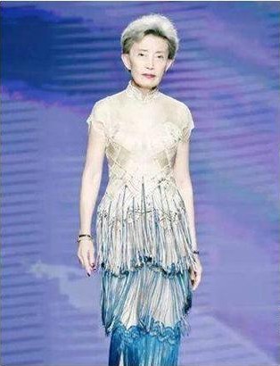 韩颖华再发文回应与曾志伟“拉锯战”！她表示：性格一向如此