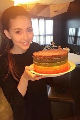 周杰伦生日当天：昆凌特地举行生日派对！亲手制作翻糖蛋糕