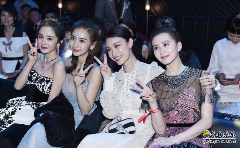 2017微博之夜举行：杨幂、baby、倪妮、刘诗诗！闪耀亮相
