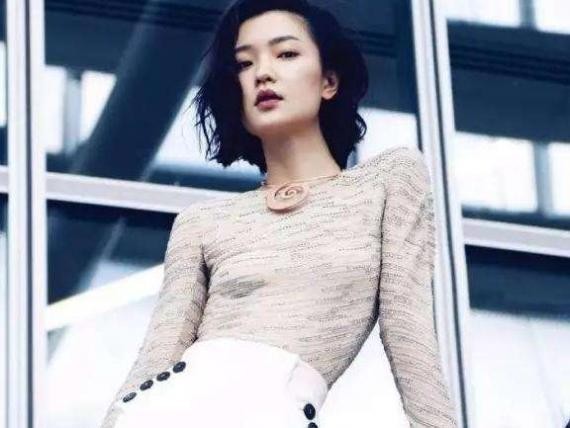 媒体拍到国际超模杜鹃和神秘男子:多次一起进入公寓!疑似同居 媒体拍到国际超模杜鹃和神秘男子:多次一起进入公寓!疑似同居