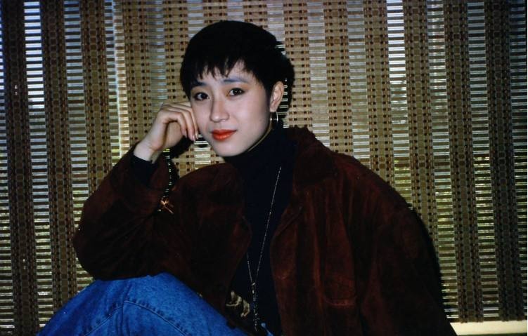 陈法蓉晒出和老朋友王喜、郑伊健合影旧照：照片散发出青涩的味道