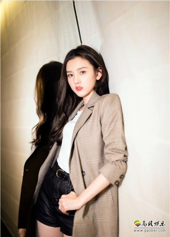 宋祖儿写真照：妆容清新自然，五官精致，气质脱俗，散发暖萌气息