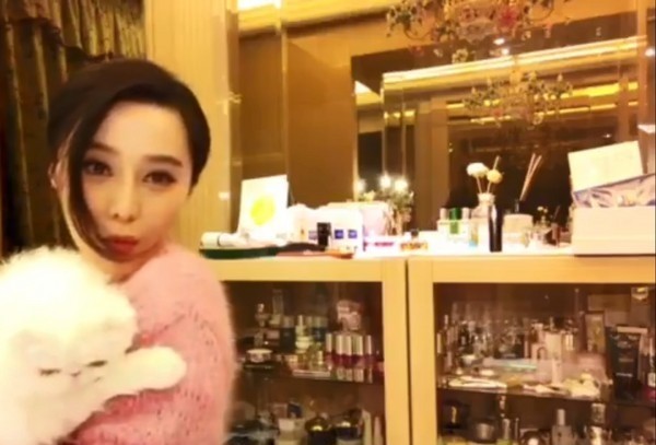 范冰冰和网友分享护肤心得！梦幻保养品柜曝光：瓶瓶罐罐琳琅满目