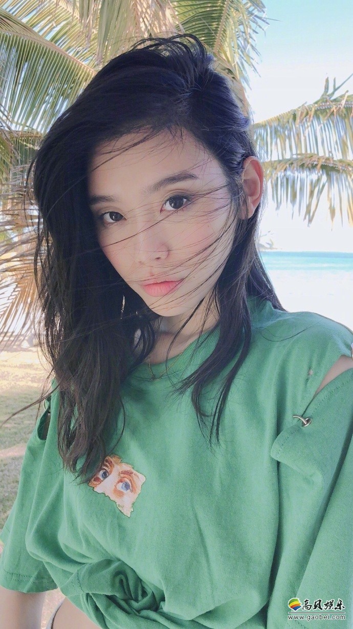 奚梦瑶晒出美照：维密超模再相聚，亲密贴面，嘟嘴卖萌，可爱十足