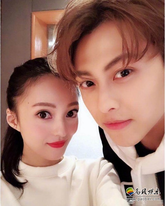 王子邱胜翊晒出和张韶涵合影照：二人亲密同框！两人关系真的很好