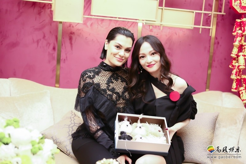 《歌手》第三期录制恰逢张韶涵生日：结石姐躲猫猫为张韶涵送惊喜