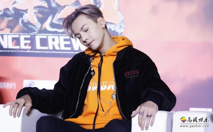 《热血街舞团》:陈伟霆休闲嘻哈风!银白色短发利落帅气"侧颜杀"