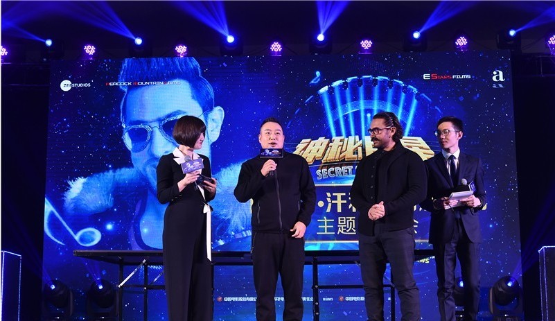 《神秘巨星》正在热映中：阿米尔.汗帅气现身为该片造势！人气爆棚