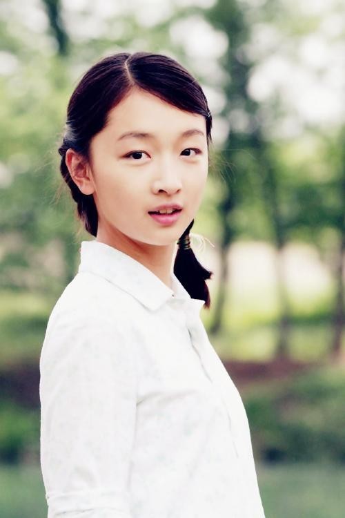 马思纯分享好闺蜜搞笑视频：周冬雨给网友介绍“缩头术”忍不住笑