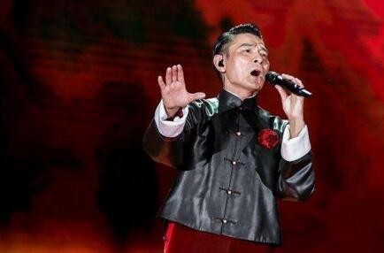 有媒体报道：刘德华或将六度与春晚结缘！在舞台上独唱一首新年歌曲