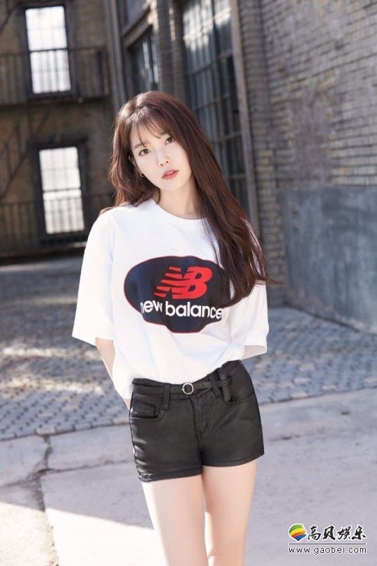 生活休闲运动品牌New Balance方面公开了新广告代言人IU的写真照