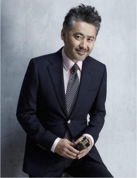有媒体报道：杨洋将与吴秀波搭档合唱歌曲！春晚相关人士回复：假的