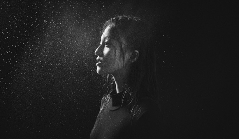 张韶涵时尚大片：造型增添简约优雅温柔感！尽显冻龄女神曼妙与优雅